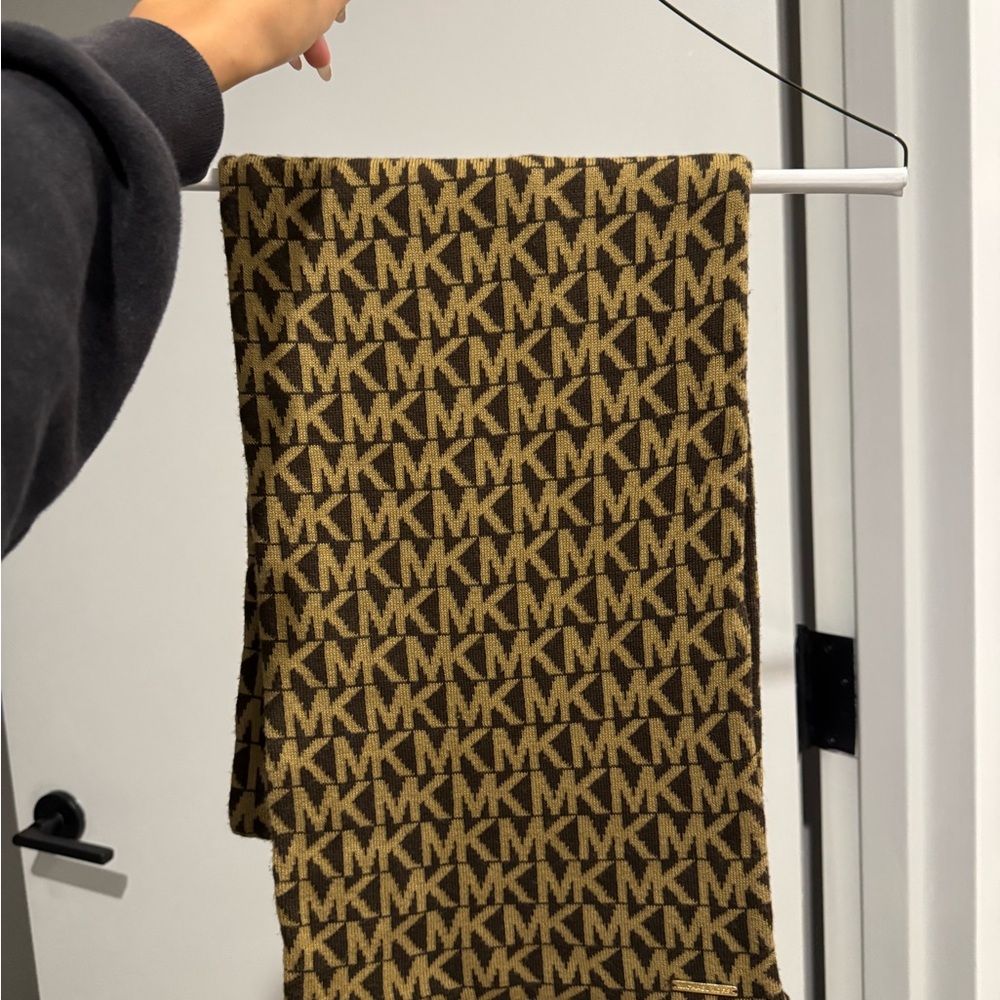 Michael Kors scarf